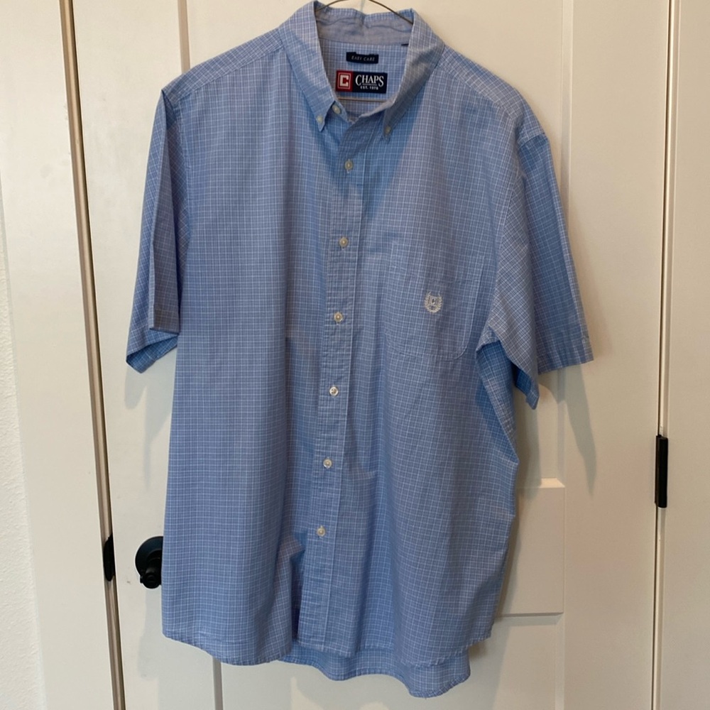 CHAPS Men’s Short Sleeve Shirt. Large. Blue/White Plaid. Front Pocket.
